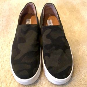 Steve Madden Zayna Camo Slip Ons
